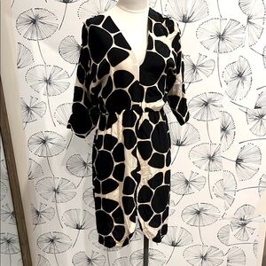 Tucker S 100% silk Black and White Patterned Dress